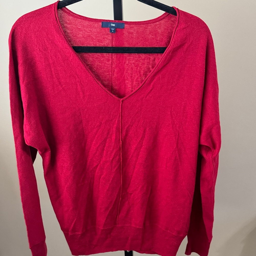 GAP Women's Vivid Red V-Neck Sweater‎